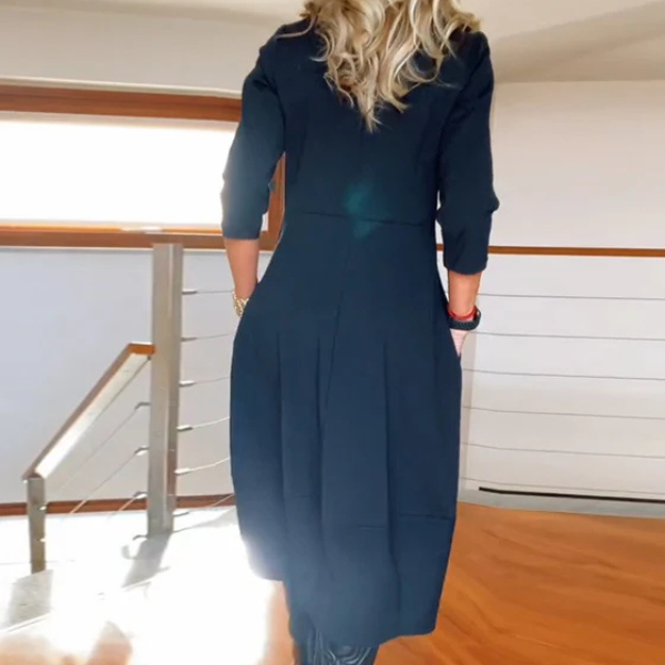 Elegantiška vienspalvė A formos suknelė su kišenėmis ir apvalia iškirpte