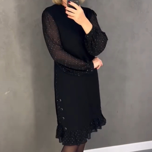 Elegantiška laisvo kirpimo suknelė su blizgiomis detalėmis