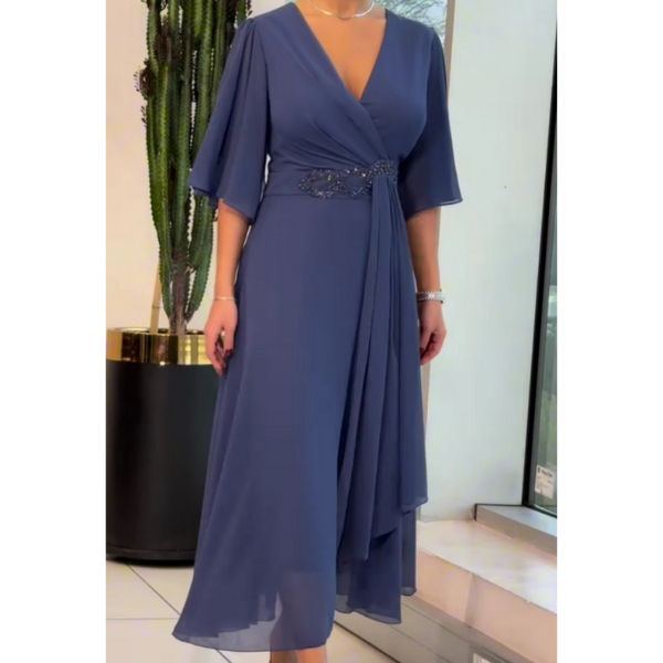 Elegantiška ilga šifoninė suknelė su V formos iškirpte