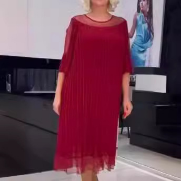 Elegantiška klostuota suknelė ilgomis rankovėmis