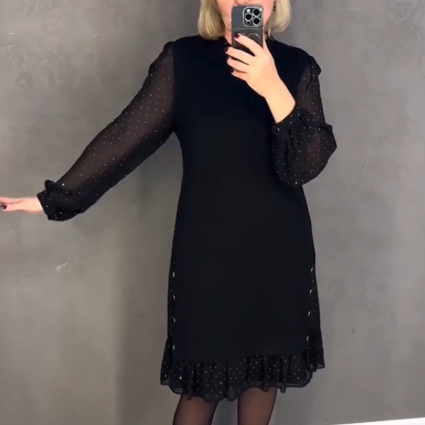 Elegantiška laisvo kirpimo suknelė su blizgiomis detalėmis