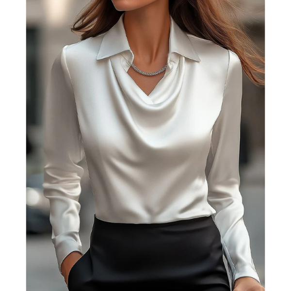 Elegantiška satininė palaidinė su drapiruota dekoltė