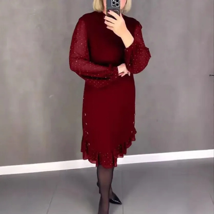 Elegantiška laisvo kirpimo suknelė su blizgiomis detalėmis