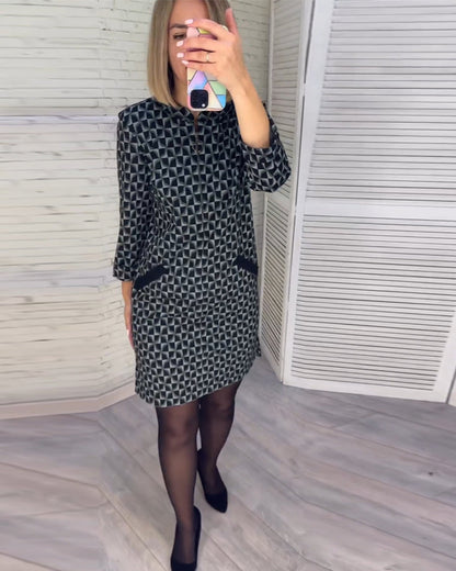 Elegantiška deimantinio rašto suknelė