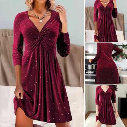 Aksominė elegantiška taškuota suknelė su V formos iškirpte