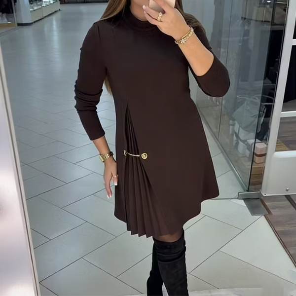 Elegantiška suknelė su klostuota detale