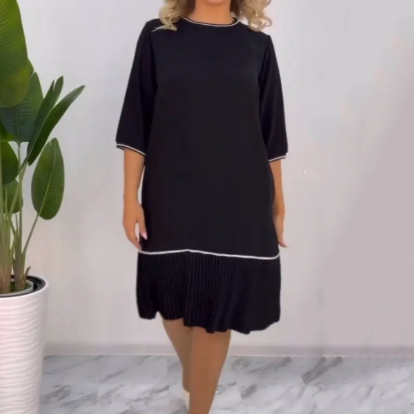 Elegantiška klostuota suknelė su sagutėmis