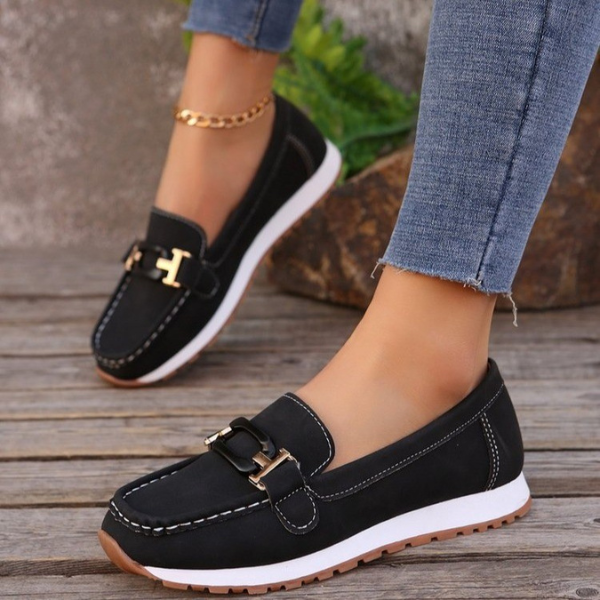Moteriški mokasinai su sagtimi