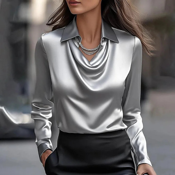 Elegantiška satininė palaidinė su drapiruota dekoltė