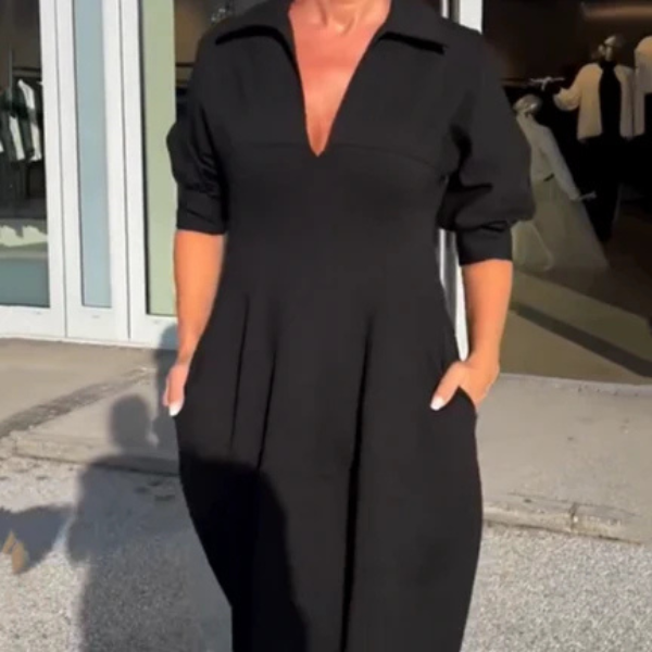 Patogi suknelė su kišenėmis ir V formos iškirpte