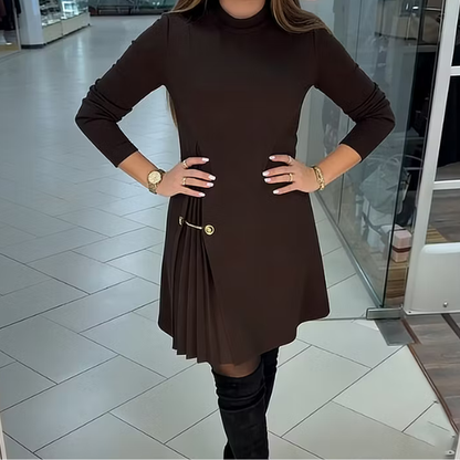 Elegantiška suknelė su klostuota detale
