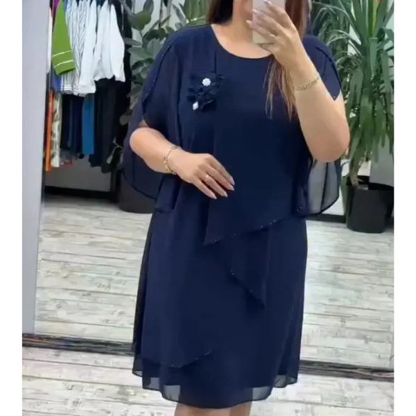 Moderni bei elegantiška suknelė su gėlės dekoru