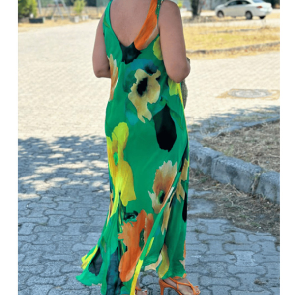 Gėlėta šilkinė ilga suknelė
