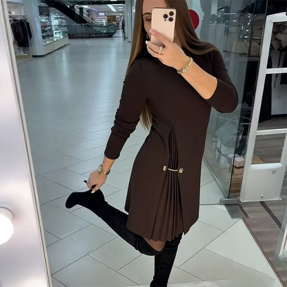 Elegantiška suknelė su klostuota detale