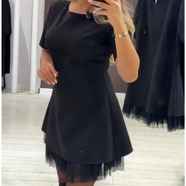 Elegantiška suknelė su žėrinčiu blizgučių raštu