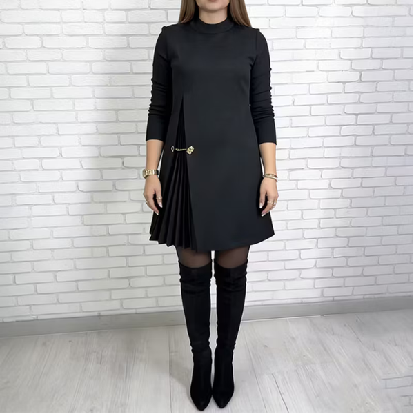 Elegantiška suknelė su klostuota detale