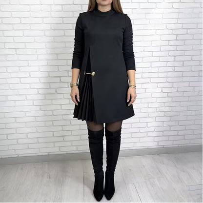 Elegantiška suknelė su klostuota detale
