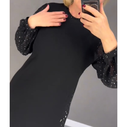 Elegantiška laisvo kirpimo suknelė su blizgiomis detalėmis