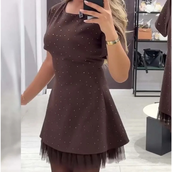 Elegantiška suknelė su žėrinčiu blizgučių raštu