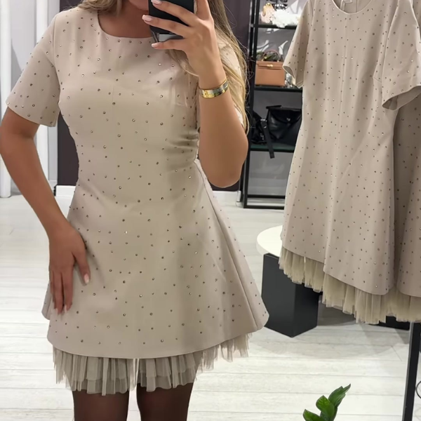 Elegantiška suknelė su žėrinčiu blizgučių raštu