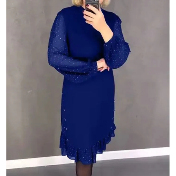 Elegantiška laisvo kirpimo suknelė su blizgiomis detalėmis