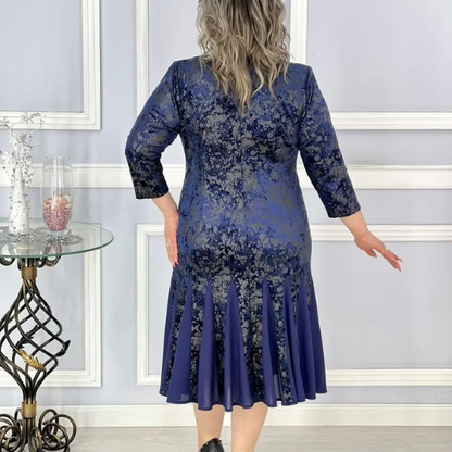 Elegantiška blizgi klostuota suknelė