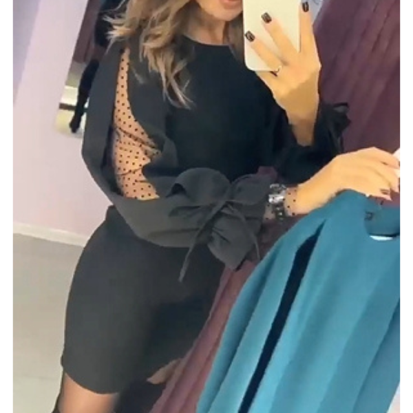 Elegantiška ir šventiška aptempta suknelė su išskirtinėmis rankovėmis