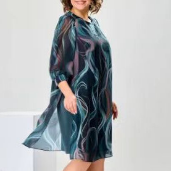 Elegantiška raštuota suknelė su skeltuku