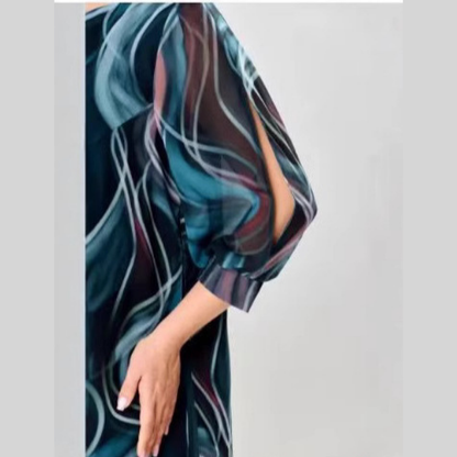 Elegantiška raštuota suknelė su skeltuku
