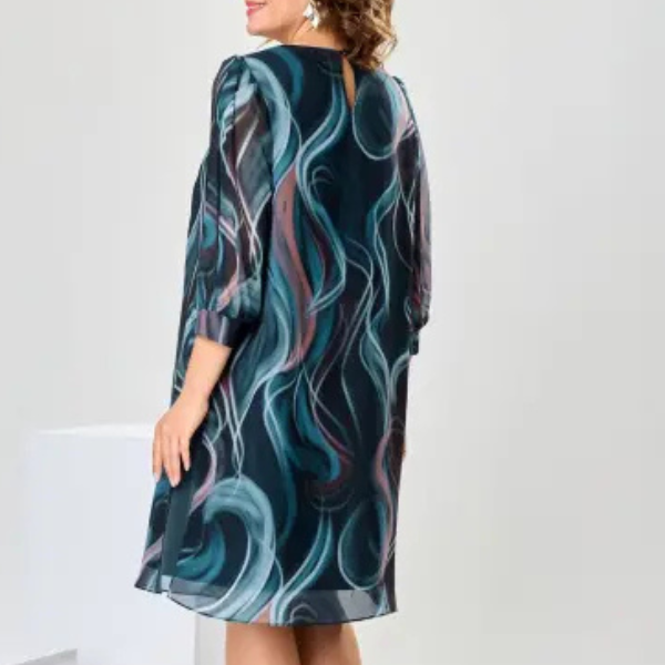 Elegantiška raštuota suknelė su skeltuku