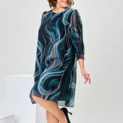 Elegantiška raštuota suknelė su skeltuku