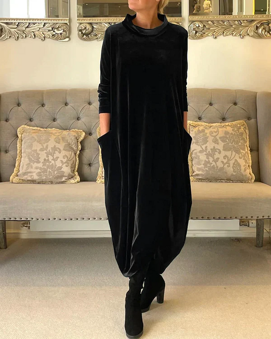 Patogi ir elegantiška veliūrinė suknelė